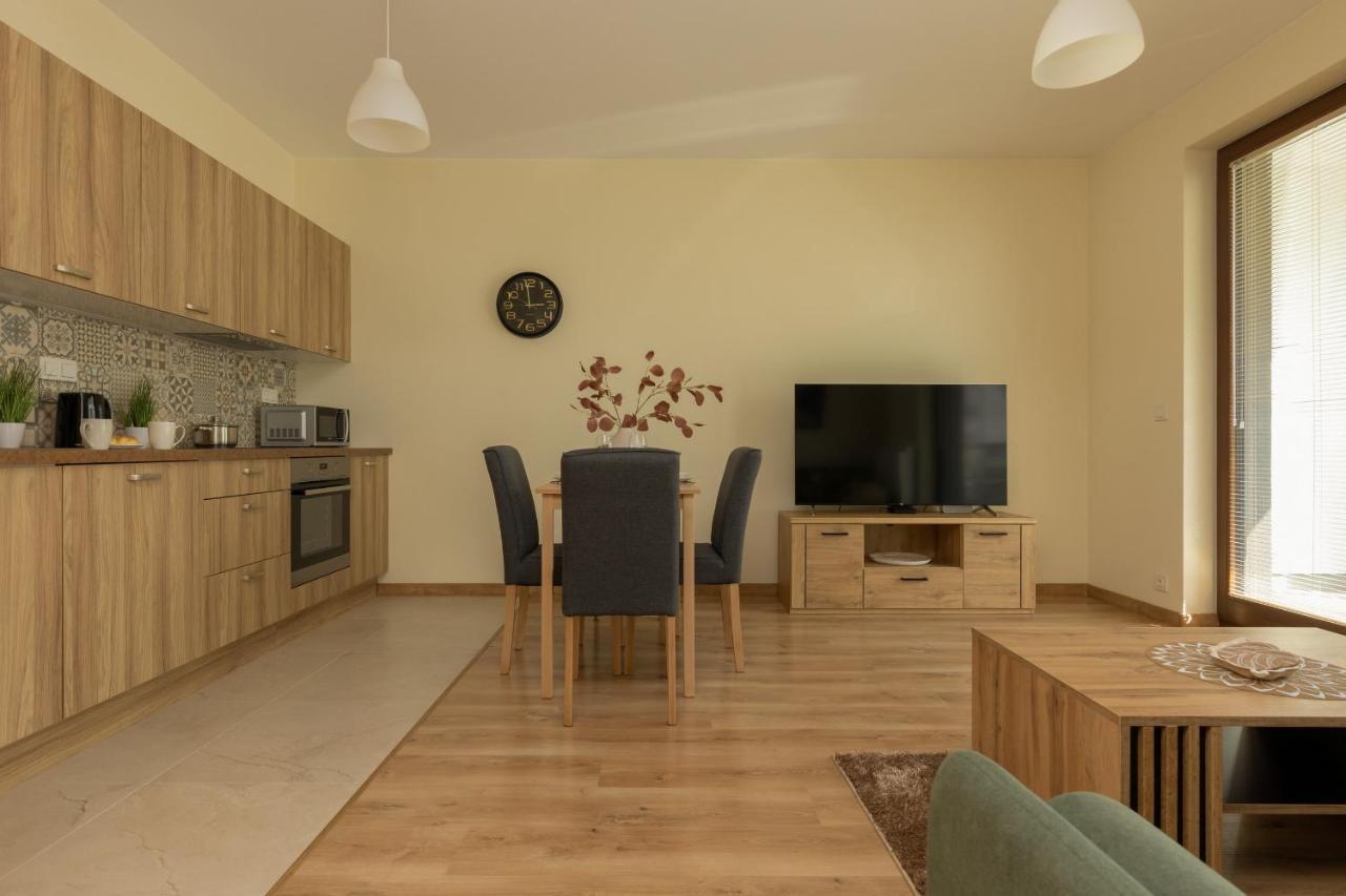 Cosy Apartment Bialej Floty With Parking By Noclegi Renters Warsaw Exterior photo